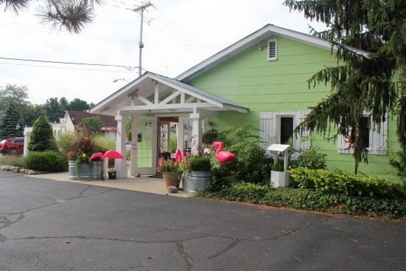 Pines Motor Lodge & Retro Gift Gallery - From Web Listing (newer photo)